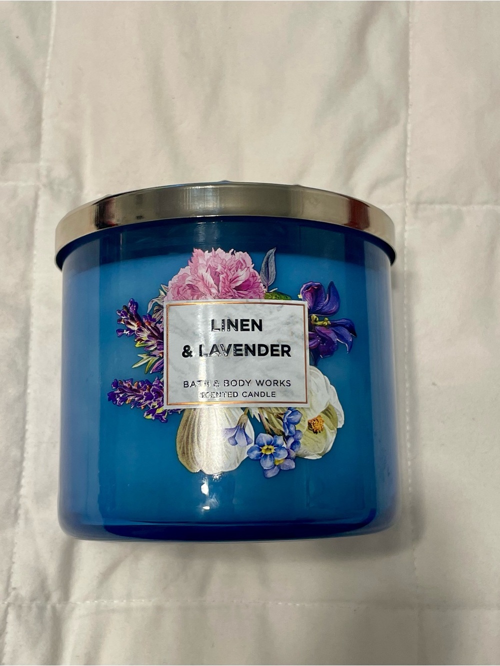 Bath & Body Works Linen & Lavender Scented Candle - New